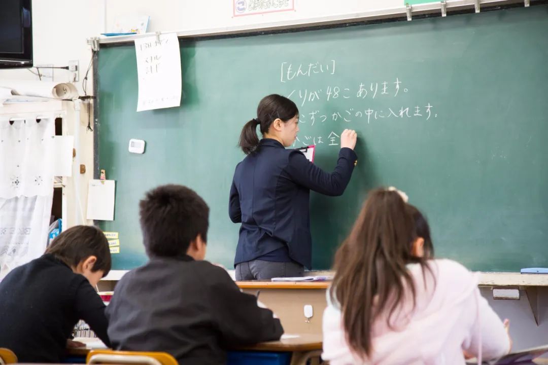 普通二本要當(dāng)初中老師難嗎-圖1