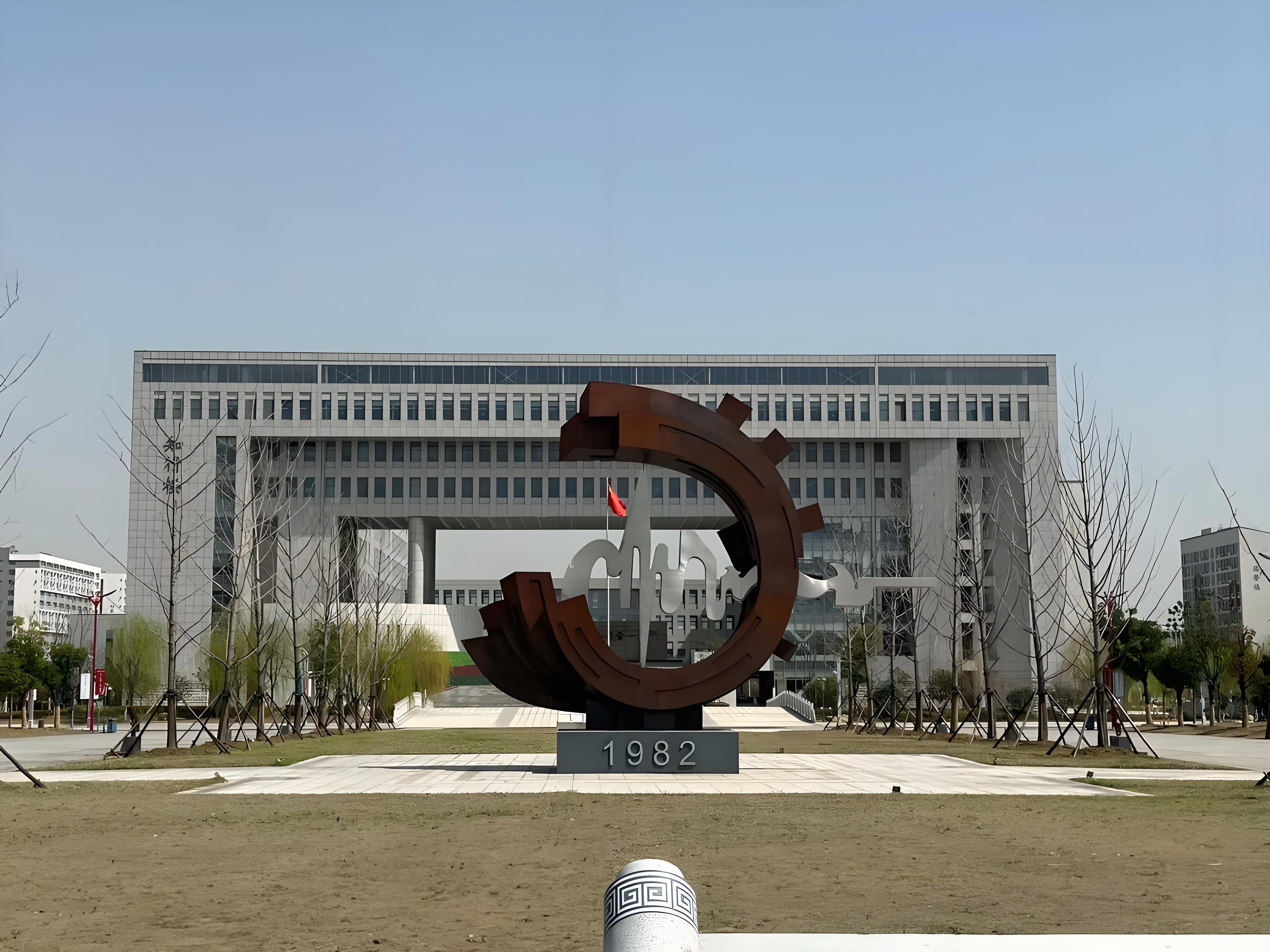 2025年安徽省初中成績差想當兵？合肥技師學院軍事班家長最關心的5個問題-圖1